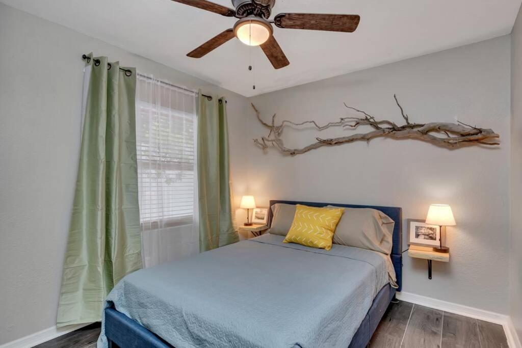 Driftwood Castle Urban Oasis With Firepit Near Convention Center And Amalie Arena, Room For 6 Tampa Eksteriør bilde